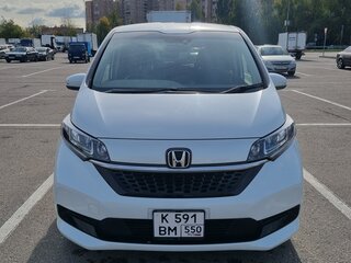 2022 Honda Freed+ II Рестайлинг, белый, 2130000 рублей, вид 3