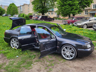 1998 Audi S8 I (D2), чёрный, 1300000 рублей, вид 4