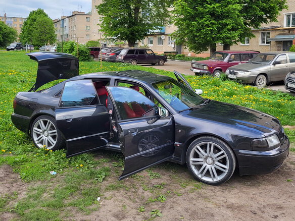1998 Audi S8 I (D2), чёрный, 1300000 рублей - вид 3