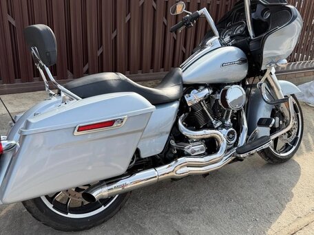 2022 Harley-Davidson Road Glide, серебристый, 2100000 рублей, вид 3
