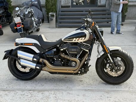 2021 Harley-Davidson Fat Bob, белый, 2500000 рублей, вид 2