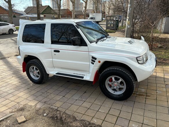 1997 Mitsubishi Pajero II Рестайлинг, белый, 2700000 рублей - вид 2