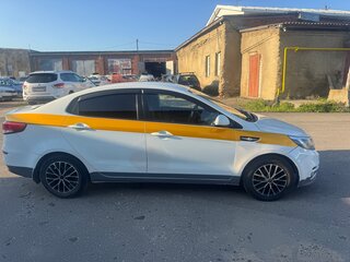 2016 Kia Rio III Рестайлинг, белый, 510000 рублей, вид 3