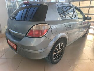 2011 Opel Astra H Рестайлинг, серебристый, 310000 рублей, вид 3