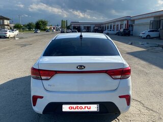 2017 Kia Rio IV, белый, 900000 рублей, вид 4