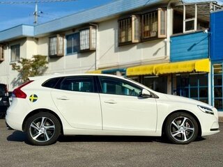 2018 Volvo V40 II Рестайлинг, белый, 1060060 рублей, вид 4