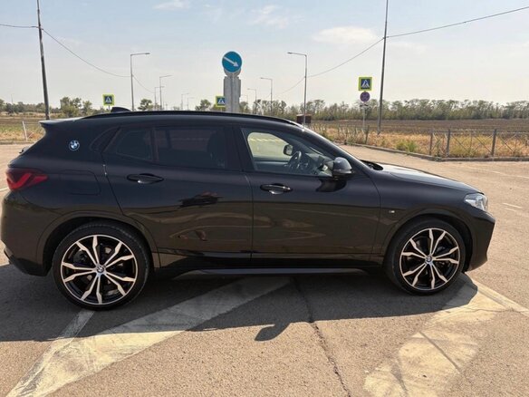 2022 BMW X2 xDrive20i I (F39), чёрный, 3000000 рублей - вид 3