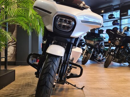 2025 Harley-Davidson Street Glide, белый, 3800000 рублей, вид 5