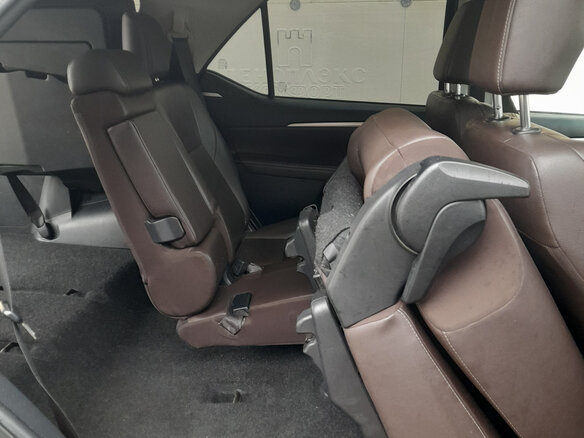 2017 Toyota Fortuner II, чёрный, 3200000 рублей - вид 9