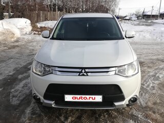 2014 Mitsubishi Outlander III Рестайлинг, белый, 1590000 рублей, вид 1