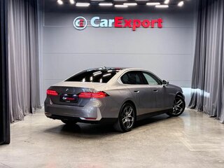 2024 BMW 5 серии 520i VIII (G60/G61/G68), серый, 6200000 рублей, вид 4