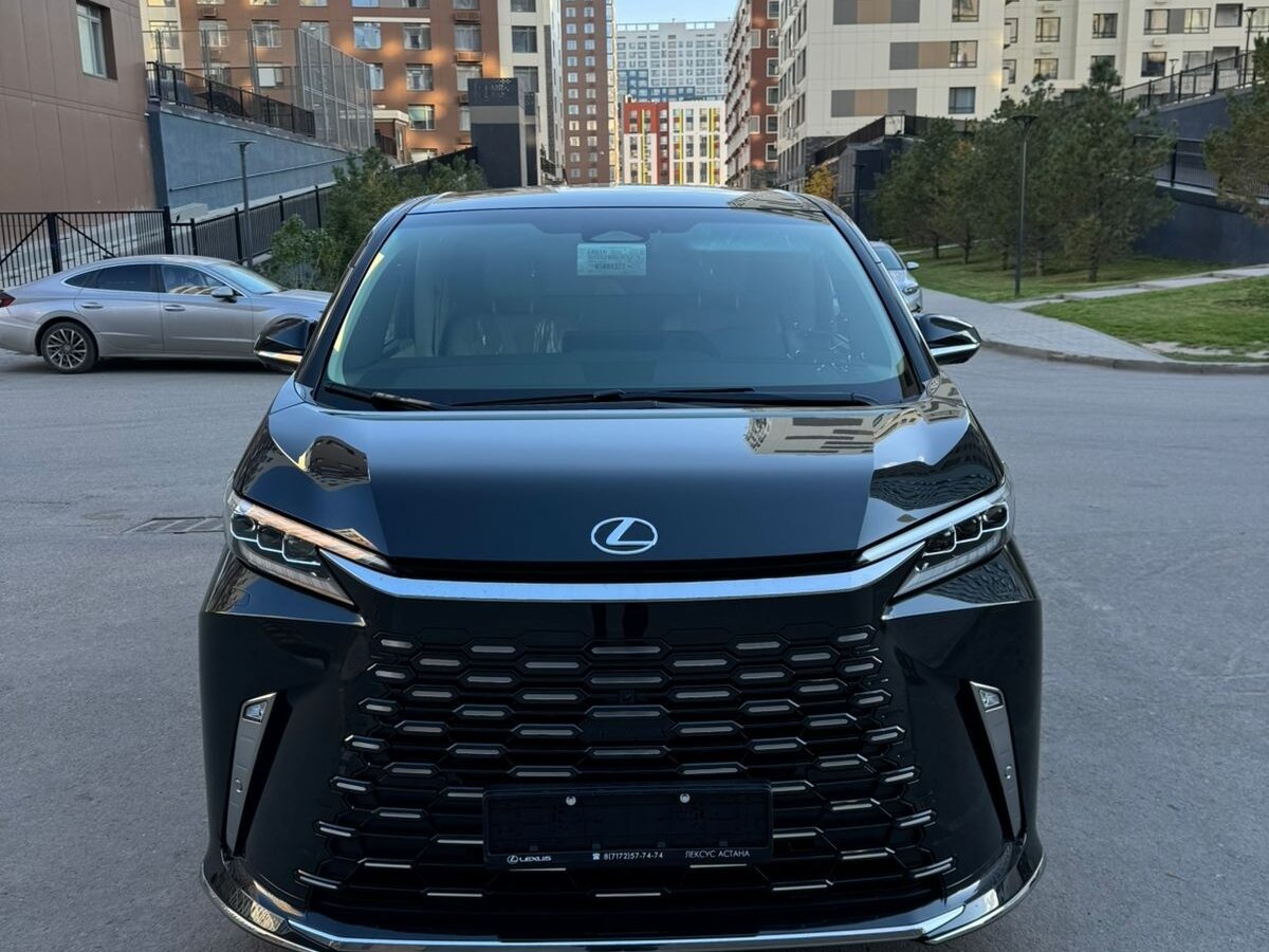 Открыть фотографии: Lexus LM II