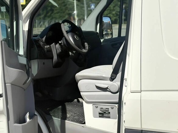 2010 Volkswagen Crafter, белый, 1350000 рублей - вид 9