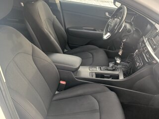 2019 Kia Optima IV Рестайлинг, белый, 1100000 рублей, вид 4