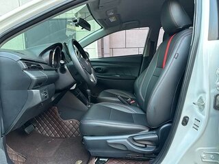 2021 Toyota Yaris L XP150 Рестайлинг, белый, 1150000 рублей, вид 5