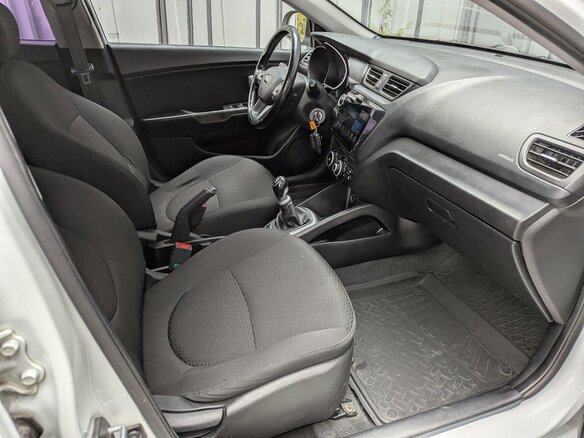 2014 Kia Rio 5-speed III, белый, 699000 рублей - вид 12