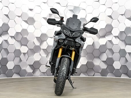 2024 Yamaha MT-09 Tracer (FJ-09), серый, 1489000 рублей, вид 5