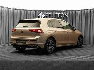 2021 Volkswagen Golf VIII, золотистый, 2530000 рублей, вид 5