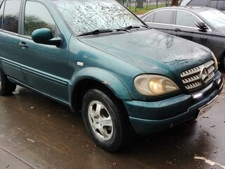 1997 Mercedes-Benz M-Класс 320 I (W163), зелёный, 400000 рублей, вид 2