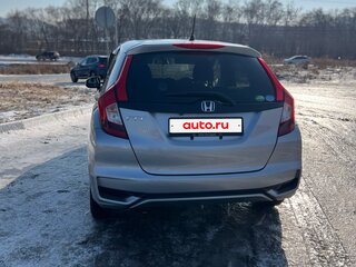 2017 Honda Fit III Рестайлинг, серебристый, 970000 рублей, вид 3