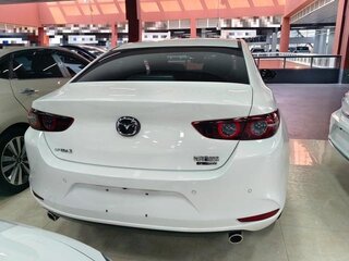 2026 Mazda 3 Axela IV (BP), белый, 1980000 рублей, вид 4