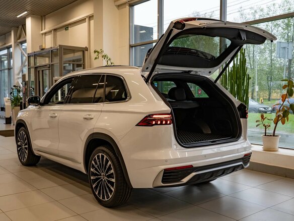 2026 Geely Monjaro I Рестайлинг, белый - вид 7