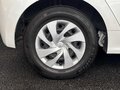 2023 Toyota Yaris IV, белый, 1052000 рублей - вид 9