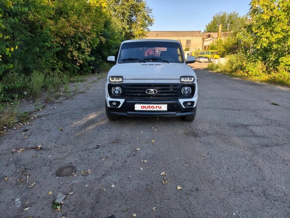 2018 Lada (ВАЗ) 2121 (4x4) I Рестайлинг, белый, 560000 рублей - вид 1