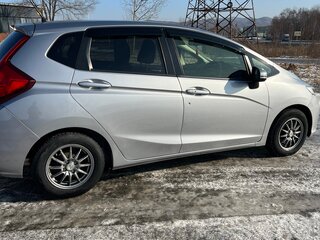 2017 Honda Fit III Рестайлинг, серебристый, 970000 рублей, вид 2