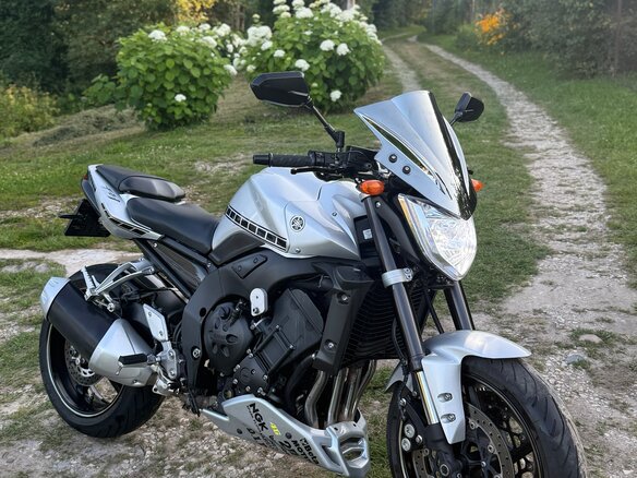 2010 Yamaha FZ1, серебристый, 600000 рублей
