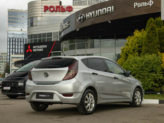 2013 Hyundai Solaris I, серебристый, 442000 рублей, вид 4