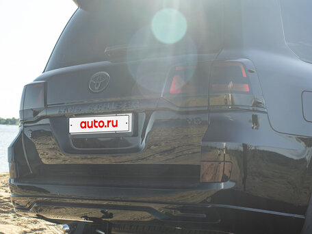 2015 Toyota Land Cruiser 200 Series Рестайлинг 2, чёрный, 4999000 рублей, вид 2