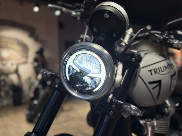 2024 Triumph Scrambler, серый, 1800000 рублей - вид 9