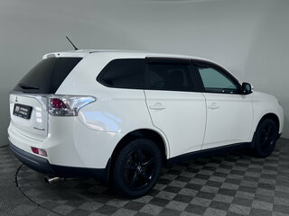 2013 Mitsubishi Outlander III, белый, 1317000 рублей, вид 4