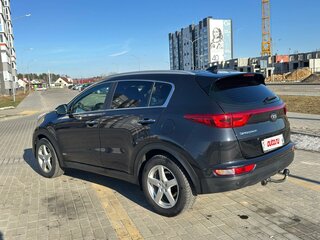 2018 Kia Sportage IV Рестайлинг, чёрный, 1900000 рублей, вид 4
