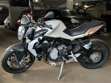 2013 MV Agusta Brutale 675, белый, 515000 рублей, вид 1