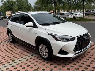 2022 Toyota Yaris L X XP150 Рестайлинг, белый, 900000 рублей, вид 2
