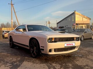 2017 Dodge Challenger III Рестайлинг 2, белый, 3000000 рублей, вид 2