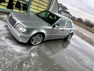 1995 Mercedes-Benz E-Класс 300 I (W124), серебристый, 900000 рублей, вид 2