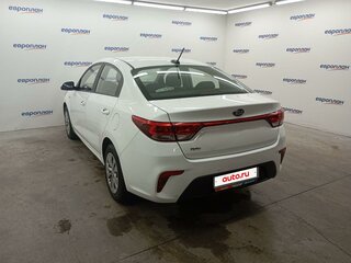 2019 Kia Rio IV, белый, 1105000 рублей, вид 4