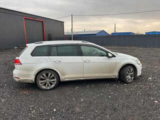 2017 Volkswagen Golf VII Рестайлинг, белый, 1400000 рублей, вид 3