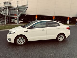 2016 Kia Rio III Рестайлинг, белый, 580000 рублей, вид 4