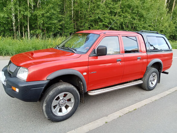 2005 Mitsubishi L200 III, красный, 1100000 рублей - вид 3