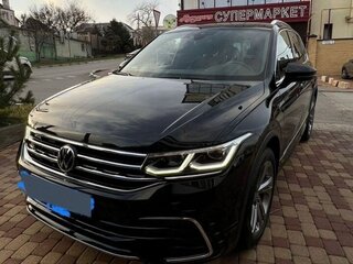 2021 Volkswagen Tiguan II Рестайлинг, чёрный, 3700000 рублей, вид 1