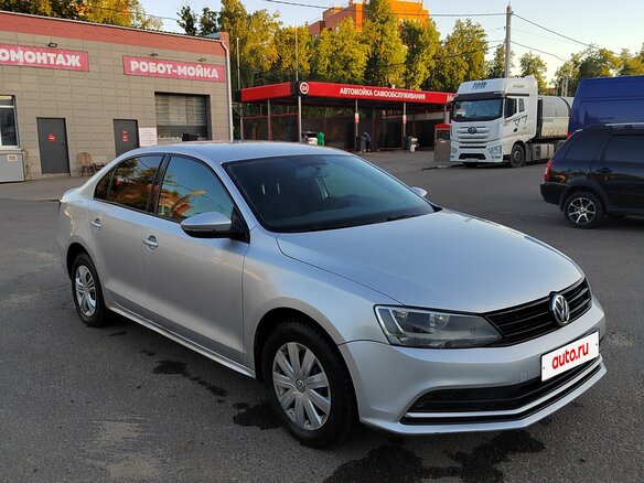 2015 Volkswagen Jetta VI Рестайлинг, серебристый, 650000 рублей - вид 1