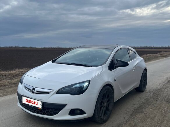 2013 Opel Astra GTC J Рестайлинг, белый, 720000 рублей