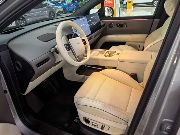 2026 Li Auto (Lixiang) i6, серебристый, 7250000 рублей - вид 9