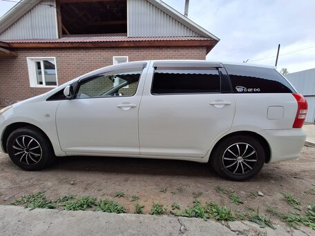 2004 Toyota Wish I, белый, 650000 рублей, вид 5