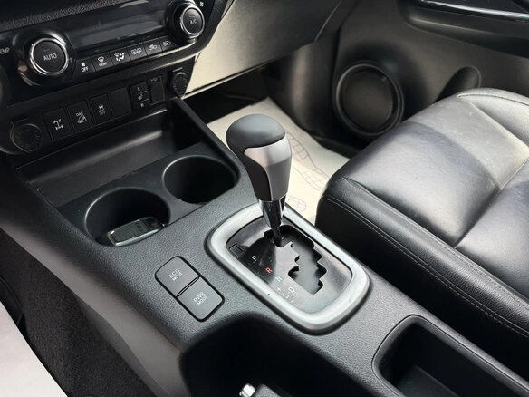 2016 Toyota Hilux VIII, белый - вид 10