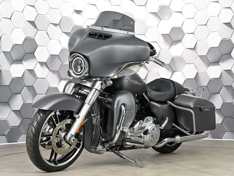 2017 Harley-Davidson Street Glide Special, чёрный, 1559000 рублей, вид 2